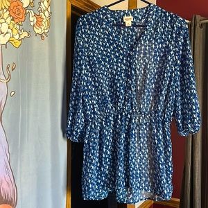 3/4 length sleeve shirt with birds on it